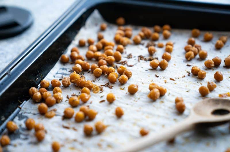 Kikkererwten-bowl met zoete aardappel, quinoa en spinazie