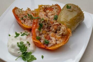Gevulde puntpaprika's met rijst en feta