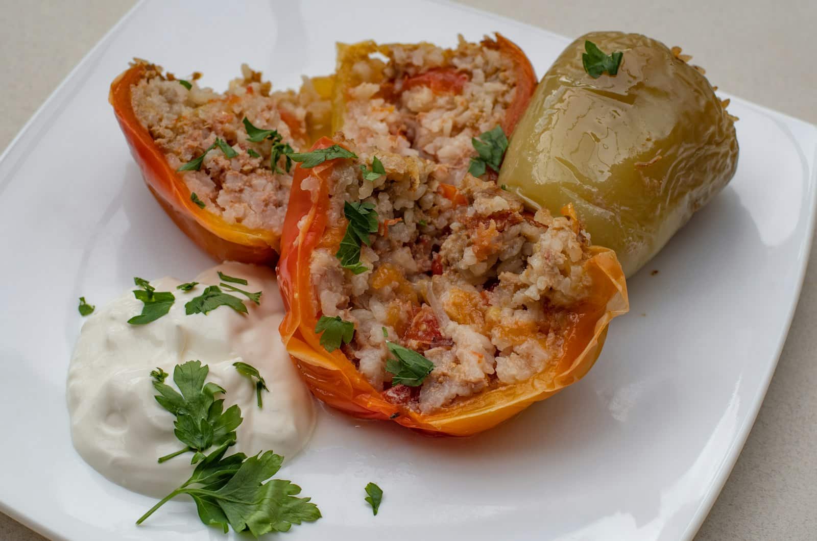 Gevulde puntpaprika's met rijst en feta