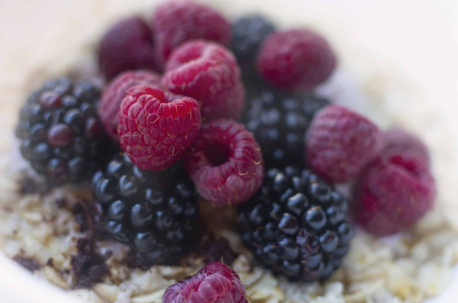Overnight oats met bramen en amandel