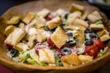 Panzanella met tomaat en krokant brood