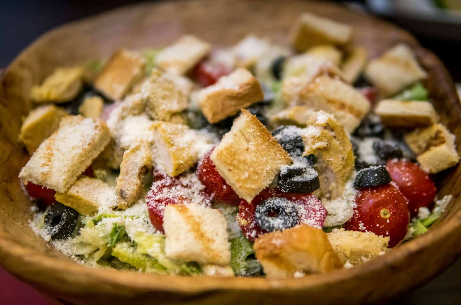 Panzanella met tomaat en krokant brood
